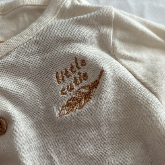 Baby clothes/carters baby clothes/ baby girl outfit/ 9 months clothes - Picture 6 of 6